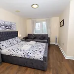 Two Bed Apartment Near Canary Wharf