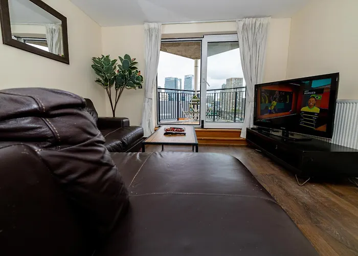 Two Bed Apartment Near Canary Wharf