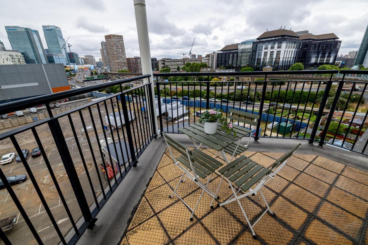 Two Bed Near Canary Wharf *