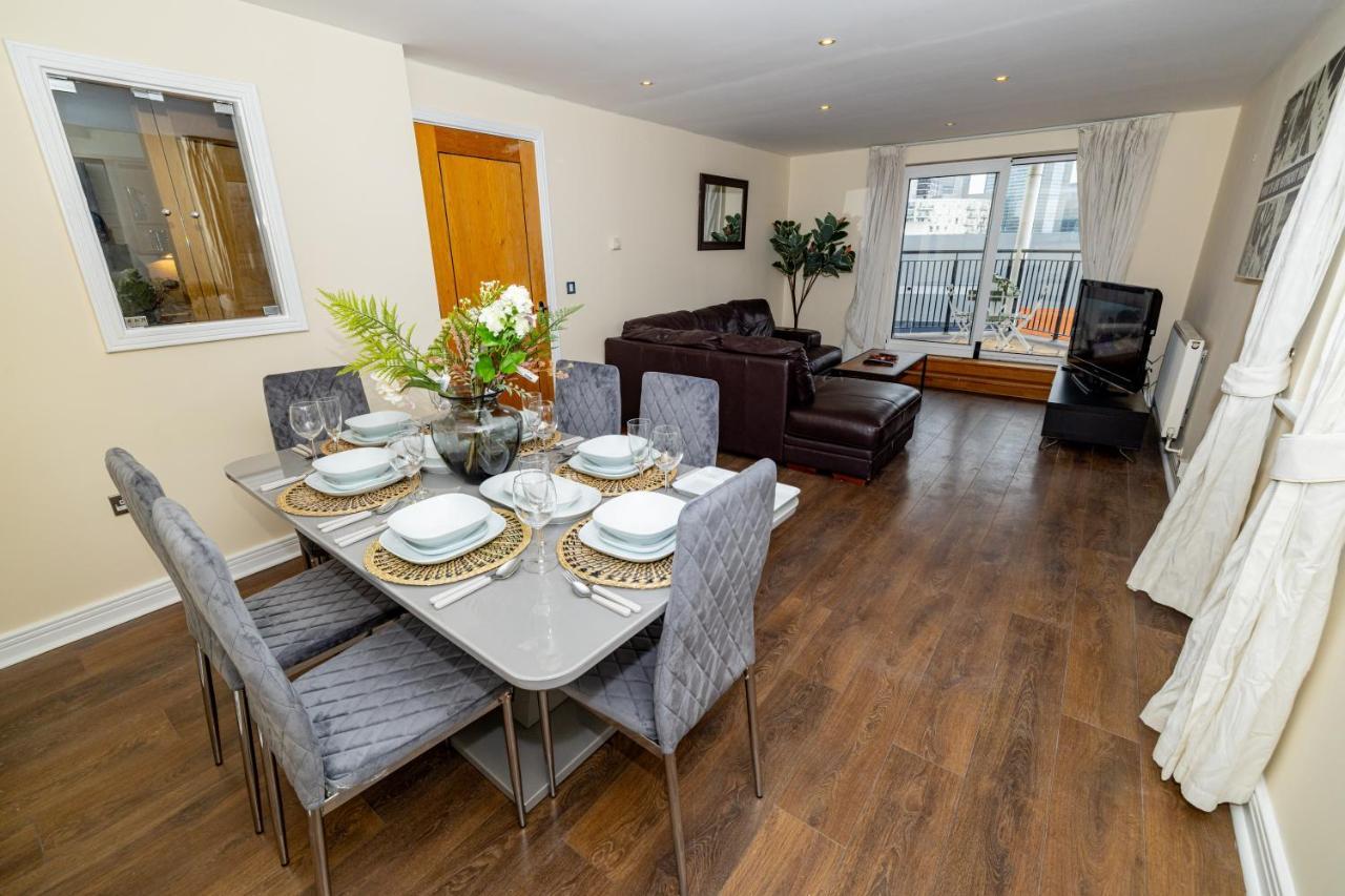 Two Bed Near Canary Wharf Appartement Londen