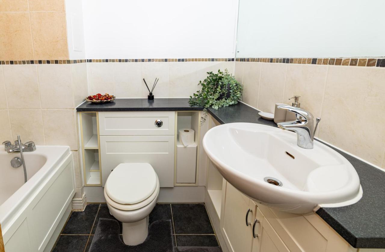Two Bed Near Canary Wharf * Londen