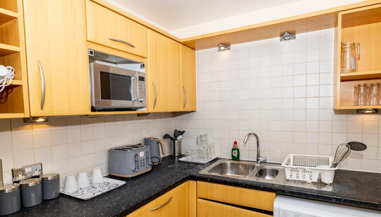 Two Bed Near Canary Wharf