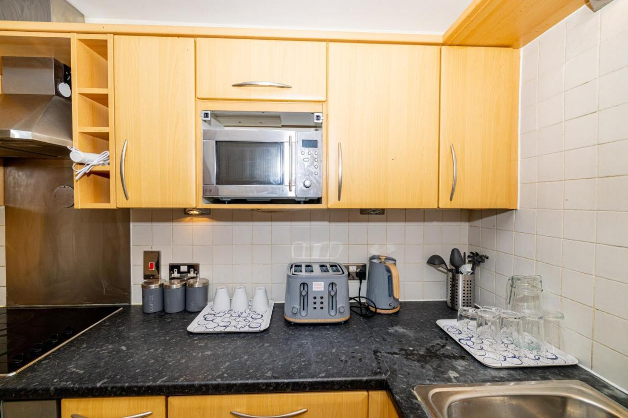 Two Bed Near Canary Wharf